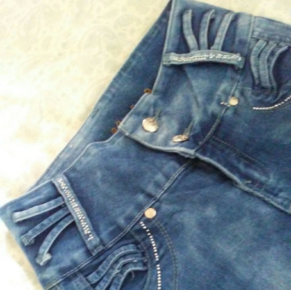 Fashion nova colombian jeans size 5